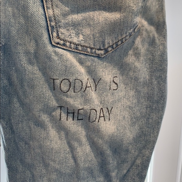 Today is the day jeans - Picture 5 of 5